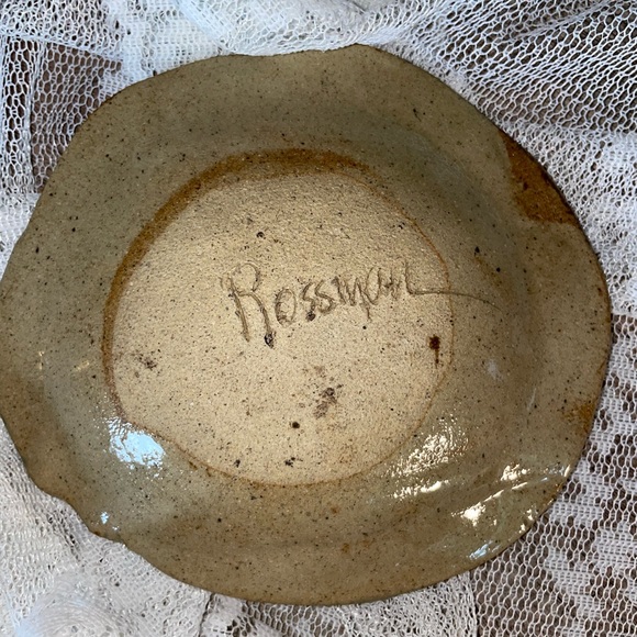 Small Pottery Plate - Picture 2 of 3